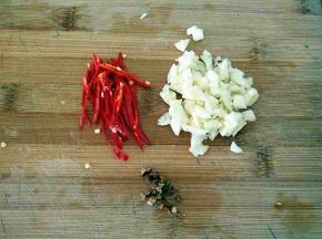 小米椒蒜切一下