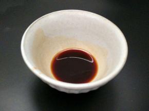 糖，盐，生抽，醋放入碗中。做成料汁备用。