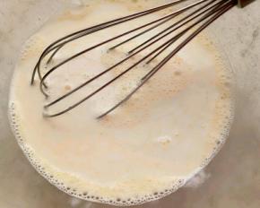 加入淡奶油搅匀。