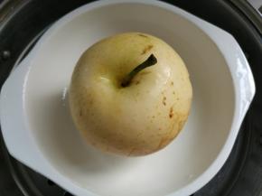 放进碗里，上锅蒸20分钟。