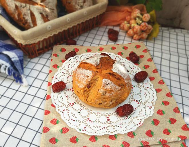 【全麦红糖红枣养生软欧包】：枣香扑鼻，营养美味！