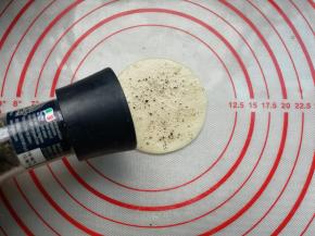 研磨黑胡椒粉适量。（不喜欢可以不放）