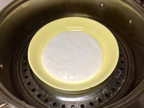 放入蒸锅，蒸制10～15分钟。