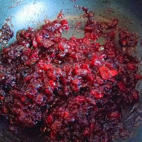 熬的过程中要不停的搅拌，避免糊底。