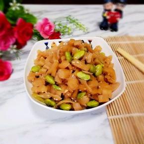 撒上熟白芝麻。