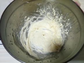 用打蛋器搅拌均匀