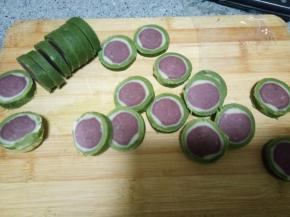 拿出来切成0.5厘米的薄片