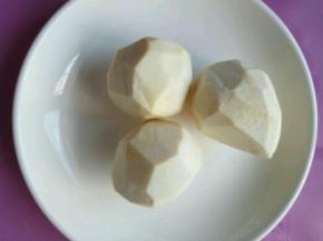 芋头洗干净去皮