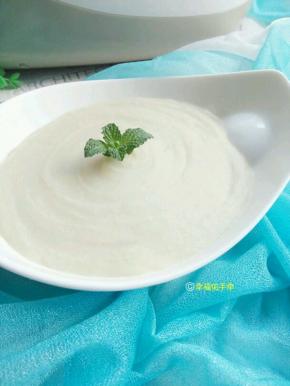 倒入碗中 ，混合米粉