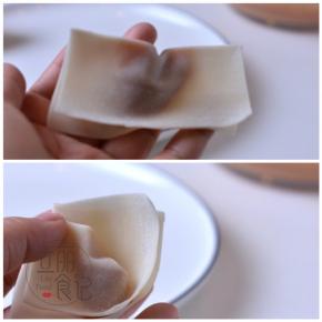 将中心的那两个边角用手捏紧。