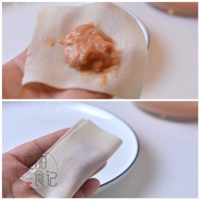取一块混沌皮，放适量馅料，对折
