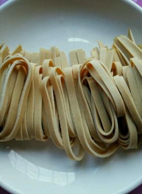 豆腐皮洗干净切小条