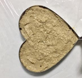 装入铺了保鲜膜的模具里