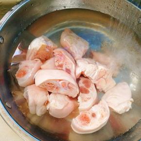 切块去毛洗净沥干水分