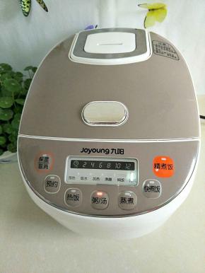 按煲汤键，(有压力锅的话，放压力锅中20分钟就可以。