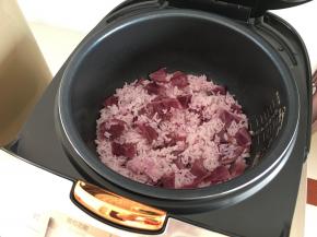 看看多梦幻的紫薯米饭，吃起来软糯极了，就是要这样的口感呢