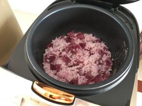 看看多梦幻的紫薯米饭，吃起来软糯极了，就是要这样的口感呢