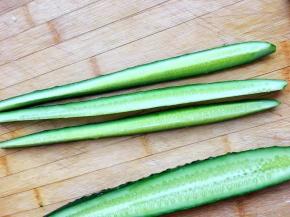 取其中一半斜着切成三条