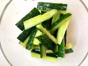 用手轻揉下沥出水分倒掉