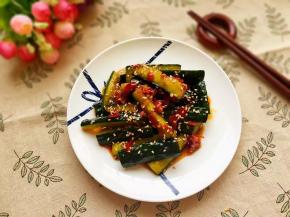 装盘撒上白芝麻即可