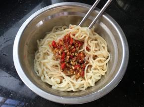 加入刚才准备的调味料