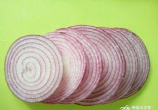 洋葱洗干净切圈