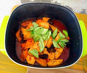 下青椒炒匀即可