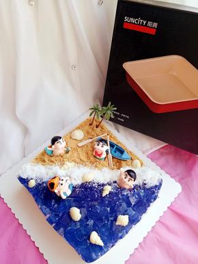 然后把椰蓉撒在分界线上做为浪花。