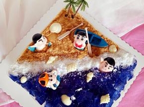 再摆上装饰的小摆件。
