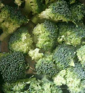 撕成小朵，用盐侵泡半小时