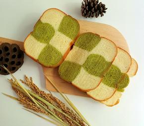 13．出炉后，放温凉，切片，有木有很漂亮啊？喜欢！！！