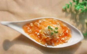 出锅放盐，再放入芝麻油