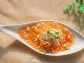出锅放盐，再放入芝麻油