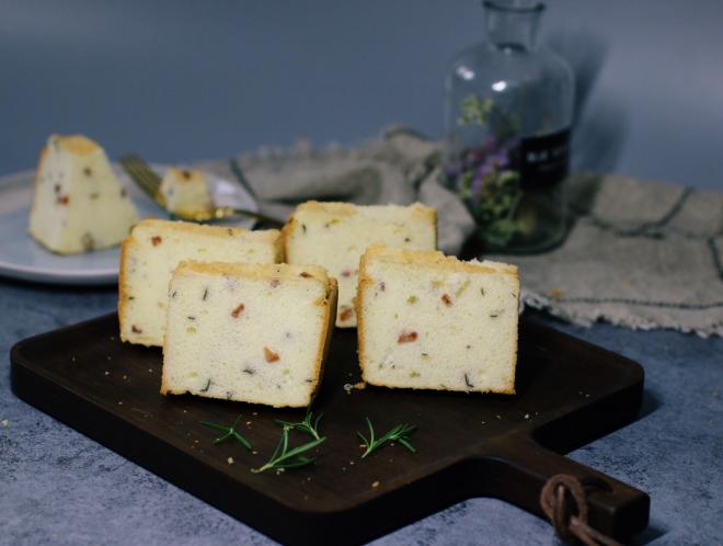 迷迭香草莓戚风