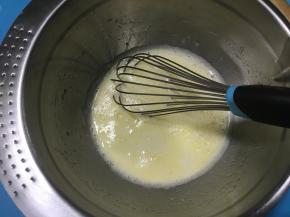 加入柠檬汁，搅拌均匀。