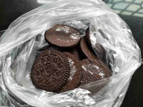 奥利奥饼干去夹心，