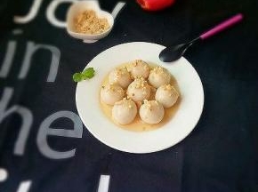 再撒上花生碎即可