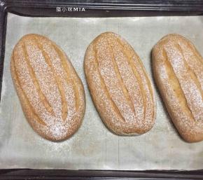 放入已预热好的烤箱中层，200度烘焙20分钟