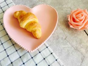 烤箱200度预热，200度烤5分钟，降至180度烤15分钟，具体温度自我调节，观察上色情况