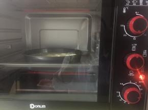 放入预热好的烤箱180度烤25-30分钟