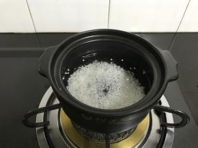 煮开后倒入西米。