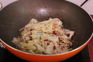 炒熟，放入盐，炒均即可。