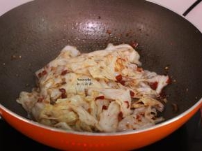 炒熟，放入盐，炒均即可。