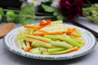 美味减肥的凉拌西芹就好了。