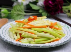 美味减肥的凉拌西芹就好了。