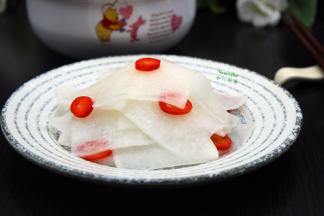 腌制1小时即可食用。