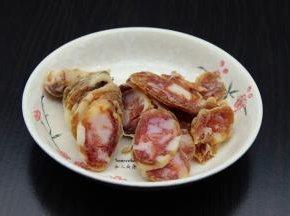 腊肠切薄皮；