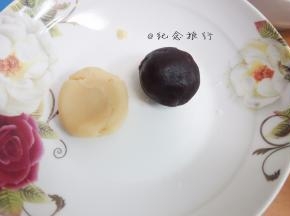 提前把所以面皮称好每个20g，