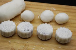 放入模具中，压出自己喜欢的图案；