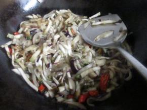 小火炒熟透即可。